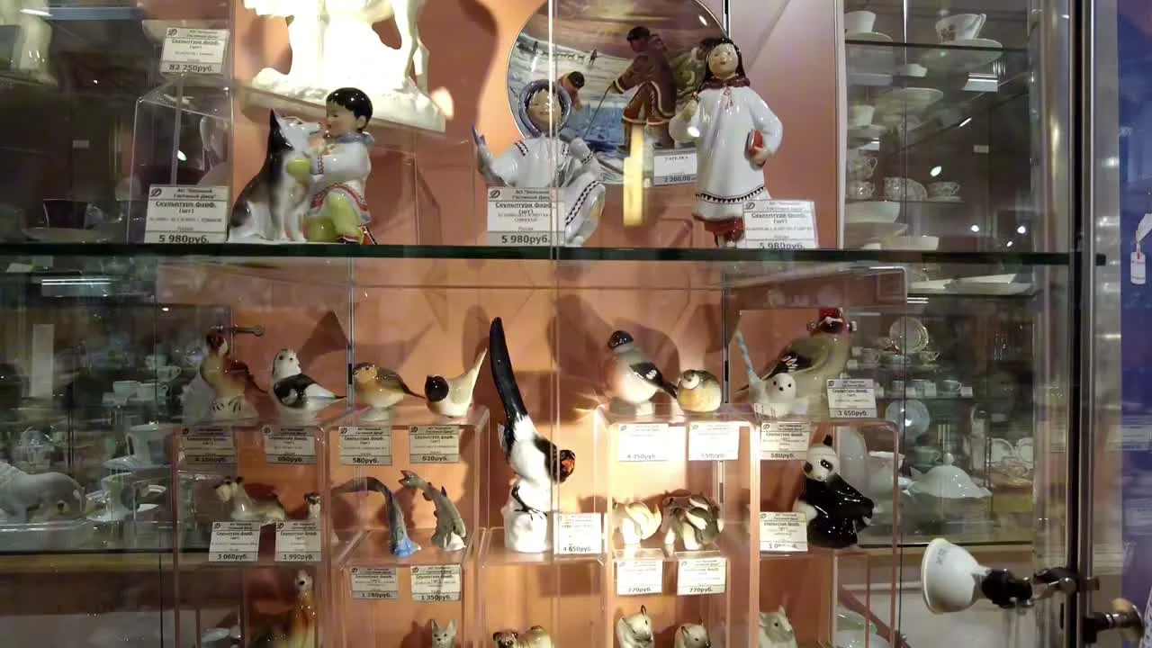 The Animal World in Porcelain: Animalistic Sculpture